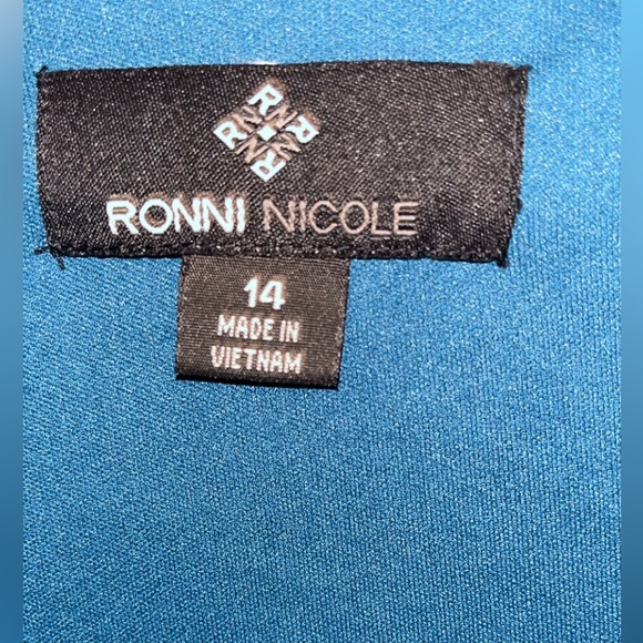 Blue formal dress - Picture 2 of 2